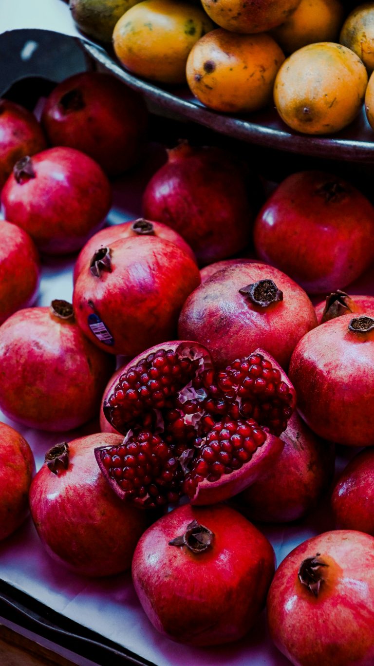 pomegranate seeds health benefits antioxidants natural medicine 🌿
