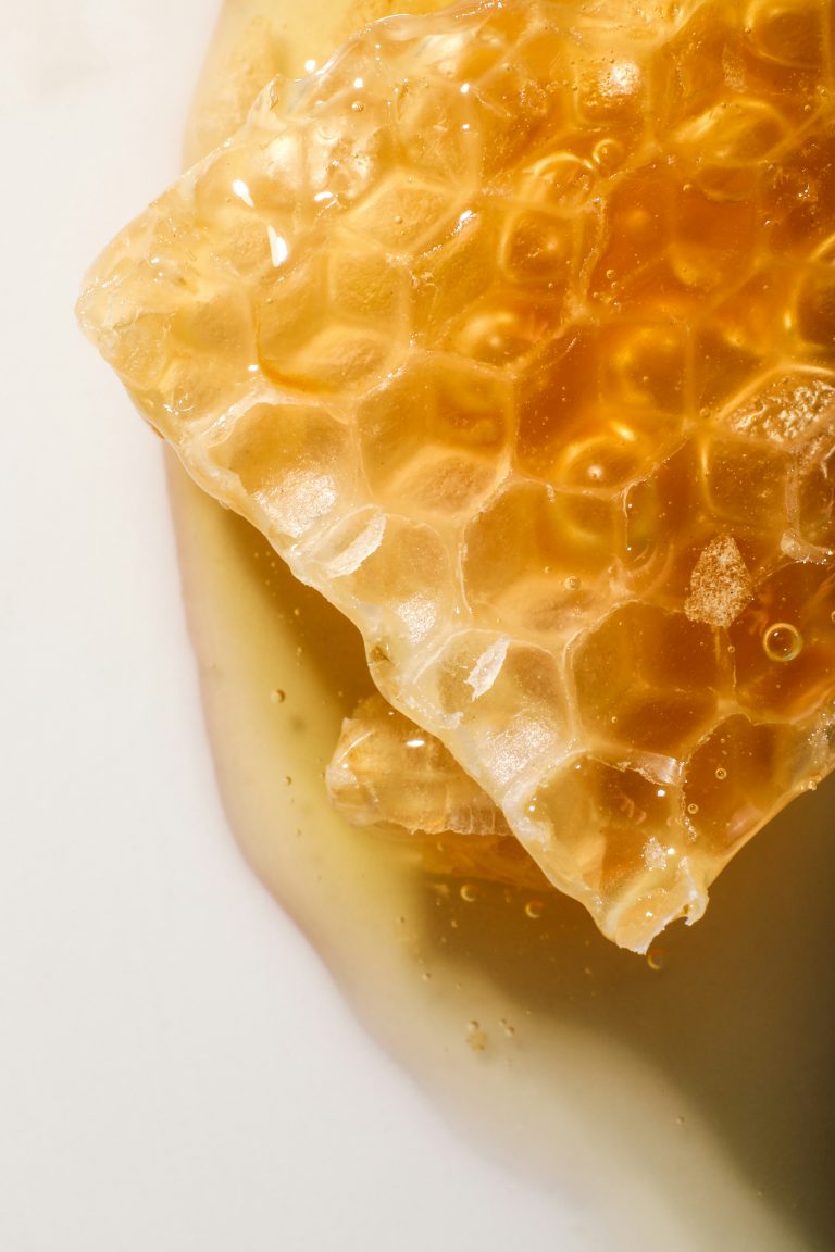 raw honey jar health benefits natural medicine 🌿